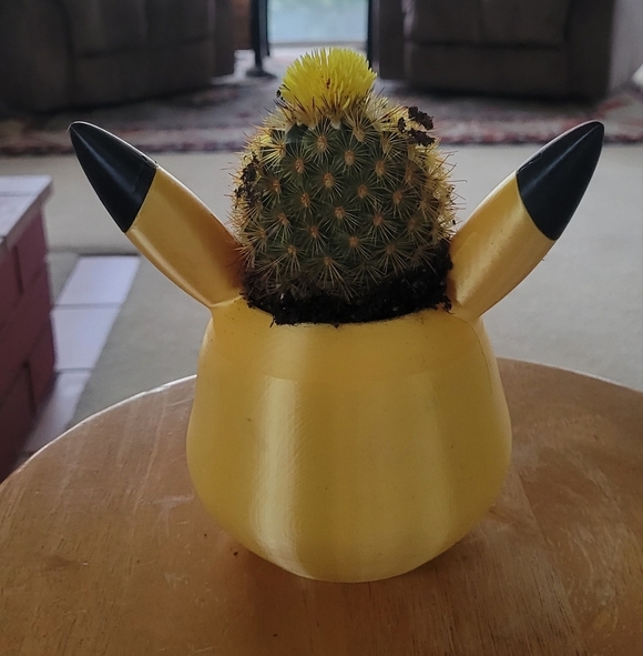 Yellow Pikachu planter - Picture 9 of 9